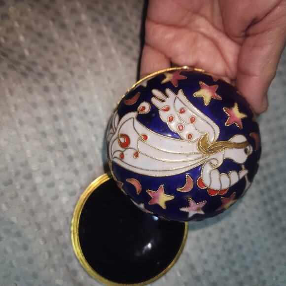 CLOISENNE TIN ENAMELED ANGEL SMALL TRINKET BOX - Picture 3 of 6